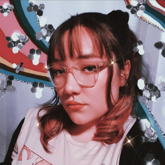 Meet your Posher, Cassandra - Picture 2 of 2